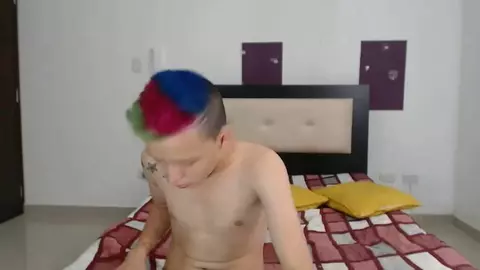 Couple de twinks lovers bien chauds - Luigi & Jon