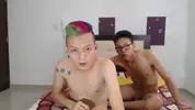 Couple de twinks lovers bien chauds - Luigi & Jon