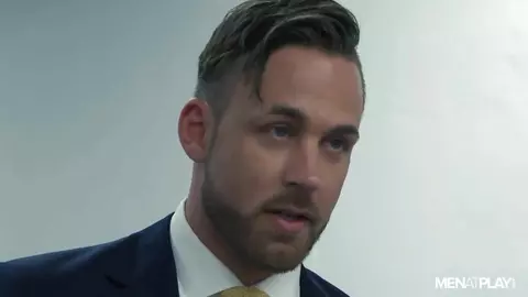 Spogliarsi nel parcheggio