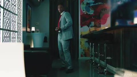 Escapade chaude pendant l'escale à l'aéroport