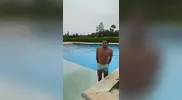Parte 1: ele me encontrou na piscina e me convidou para o quarto