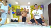 Show de orgia de twinks latinos camboys bem quentes