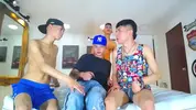 Show porno de grupo de twinks latinos muy calientes