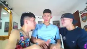 Show porno de grupo de twinks latinos muy calientes