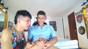Show porno de grupo de twinks latinos muy calientes