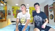 Porno-Gruppenorgie mit latino Camboys 2