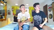 Porno-Gruppenorgie mit latino Camboys 2