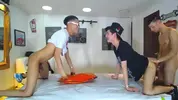 Grande orgia pornô em grupo com twinks latinos camboys