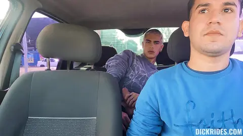 Falsche Fahrt, aber der richtige Fahrer - Edipo Rey & Leo Blue