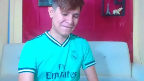 Sexe chaud couple de minets camboys en cam show