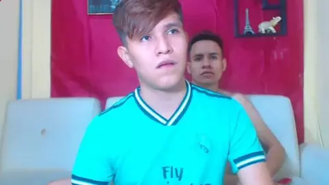 Sexe chaud couple de minets camboys en cam show