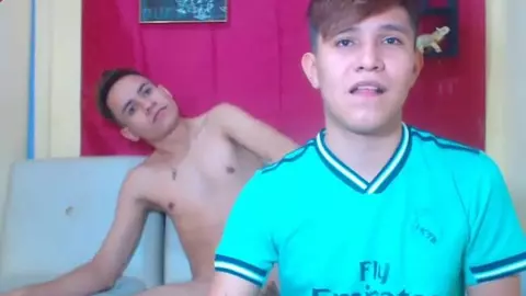 Show de cam caliente con pareja de twinks camboys
