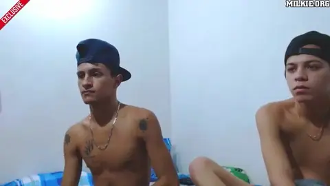 Coppia di twink Twinsk camboys super hot sul tube