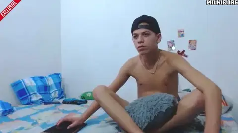 Casal de twinks Twinsk camboys bem hot no tube