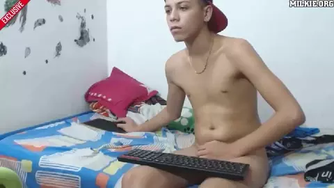 Sexe chaud couple de minets Twinsk amoureux en tube show