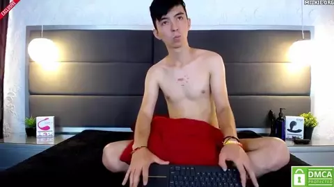 Coppia di camboys twink super hot - TwoLittleBo