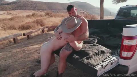 Ha trovato un osso nel deserto