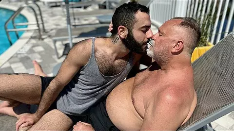 Pup Kyro e Mitch Roberts