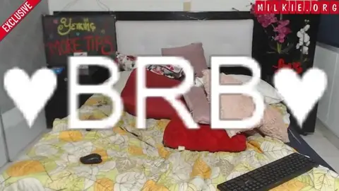 Casal de twinks e amigos — show Yeiking