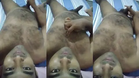 Ragazzo singalese che si diverte da solo