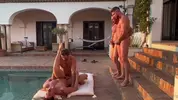 Orgia de daddies à beira da piscina