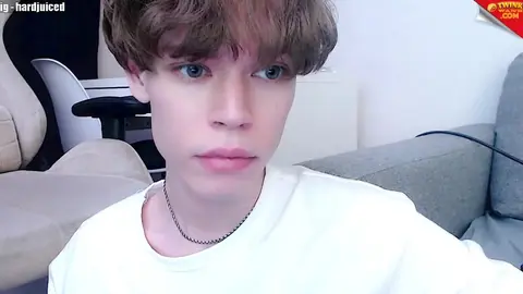 Sexy Twink-Cam-Boy im Solo-Webcam-Show