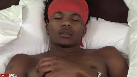 Skye Rockafellaz balance une bonne grosse queue