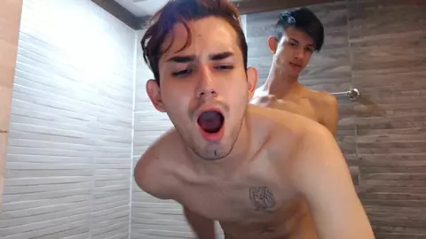 Pareja de twinks calientes entre colegas – DavidTwoMen