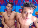 Pareja de twinks novios camboys con dos pollas grandes en cam