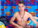 Pareja de twinks novios camboys con dos pollas grandes en cam