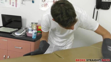 Andy Adler versohlt und fickt Max Mabry