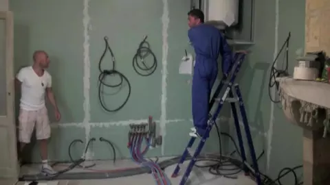 Unglaublicher POV mit einem angeblich hetero latinischen Arbeiter