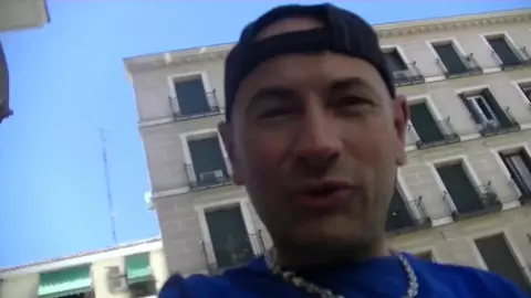 Muskulöser Daddy wird bareback von einem XXL-Ebony-Top gefickt (HD)