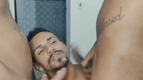 Trabalho da faculdade que termina em gemidos de tesão