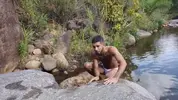 Chico curioso de Alagoas tomando polla en la cascada
