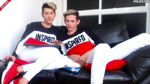 Couple sexy de minets camboys vénézuéliens