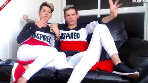 Pareja sexy de twinks camboys venezolanos