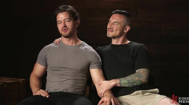 Troia in gabbia si fa scopare da un vero uomo - Johnny Donovan e Derek Kage