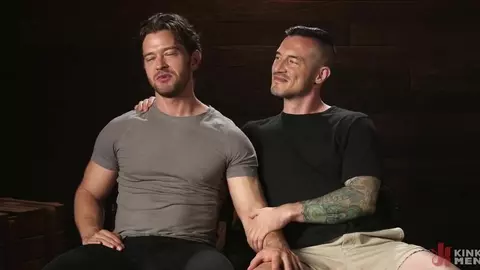 Eingesperrte Schlampe wird von einem echten Mann gefickt - Johnny Donovan & Derek Kage