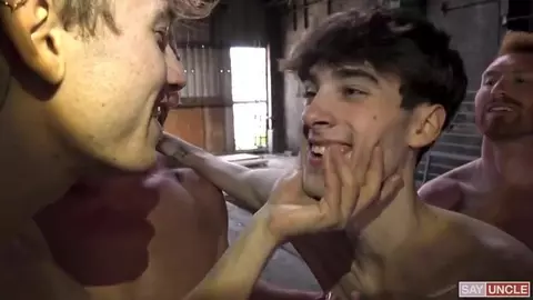 Pensavano fosse dipendente dal sesso, cosi si e comportato da troia