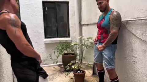 Der heiße Typ aus der Gasse