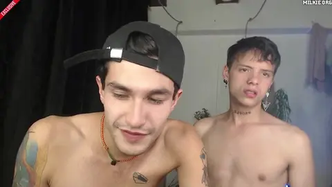 Coppia di amanti camboy in uno show bollente