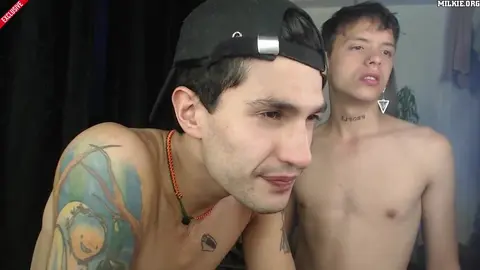 Casal de amantes camboys em um show bem quente