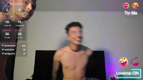 Heißes Latin-Camboy-Paar mit Mhatias