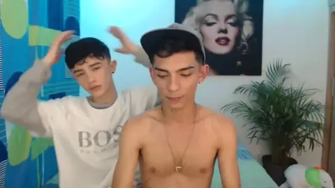 Pareja de twinks bien calientes, amigos camboys