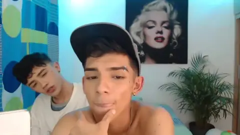 Pareja de twinks bien calientes, amigos camboys