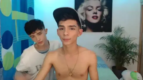 Coppia di twink caldi, amici camboy