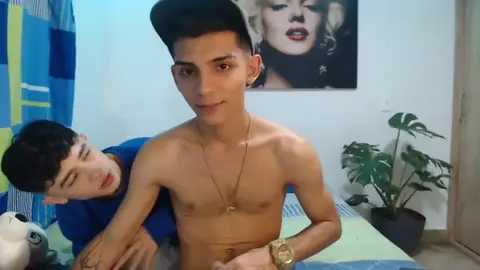 Coppia di twink super caldi, amici e lovers camboy