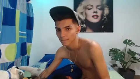 Casal de twinks bem quentes, amigos e lovers camboys