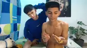 Couple de minets super chauds, potes et lovers camboys